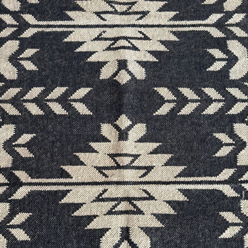 Juteteppich aus schwarzer und weißer Wolle – Bild 4