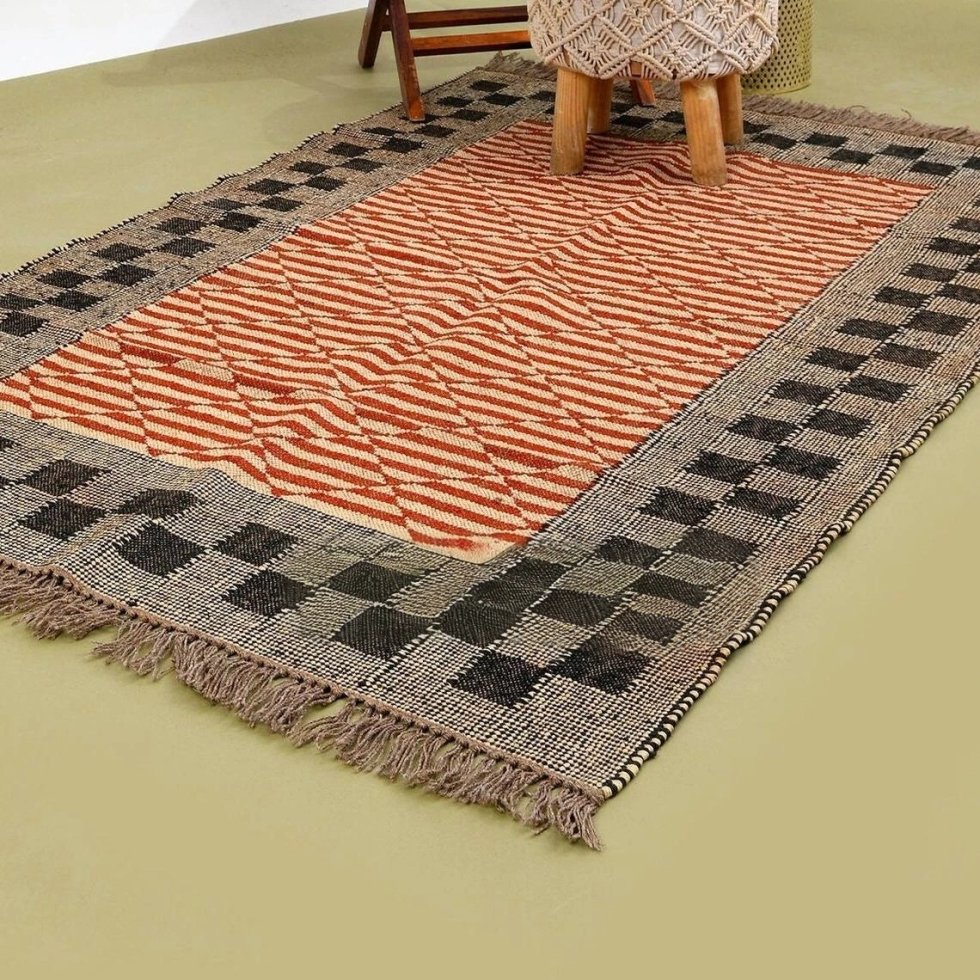 Geometrischer Juteteppich aus orangefarbener Wolle – Bild 2