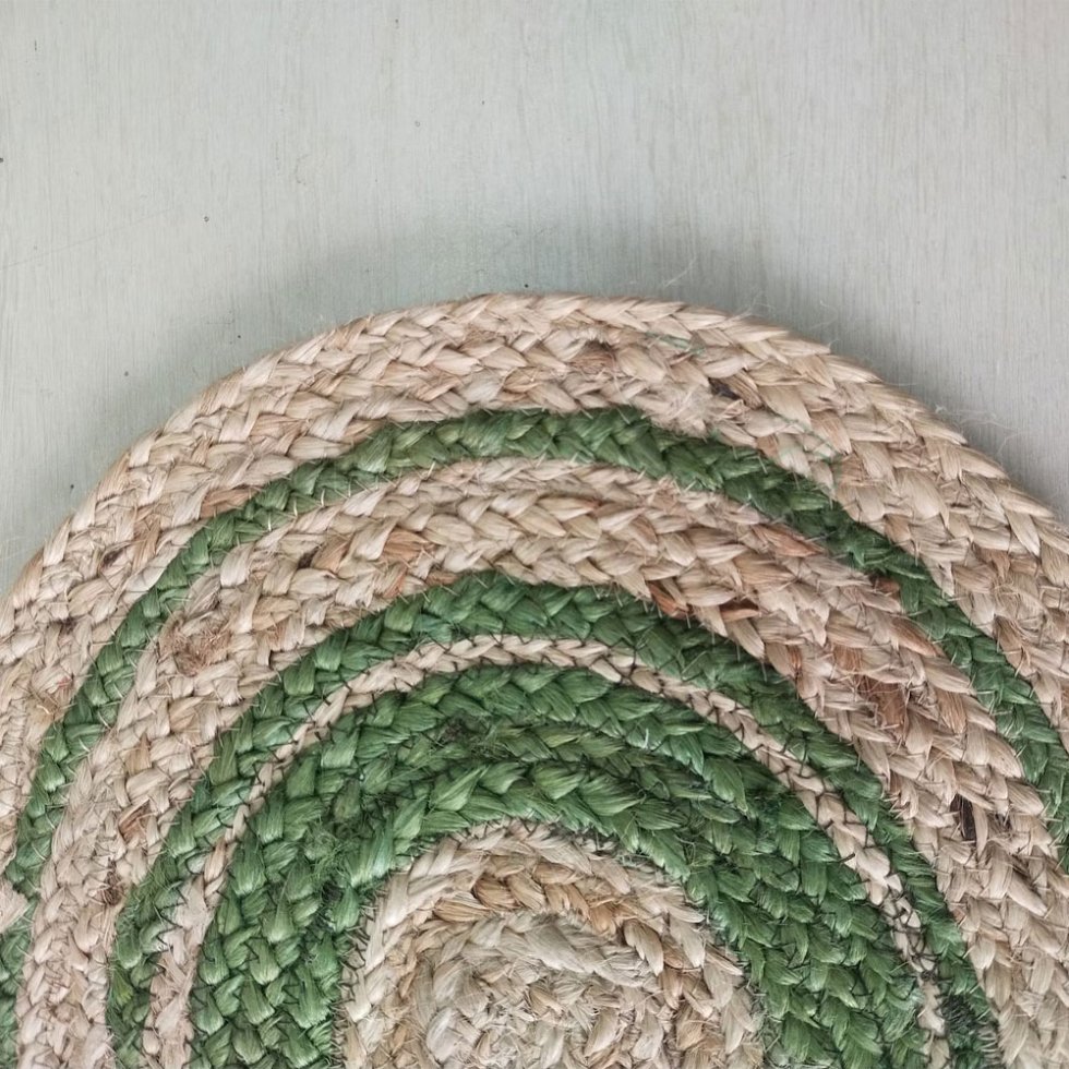 Ovaler Jute-Tischläufer und Tischsets mit grüner Verzierung – Bild 4