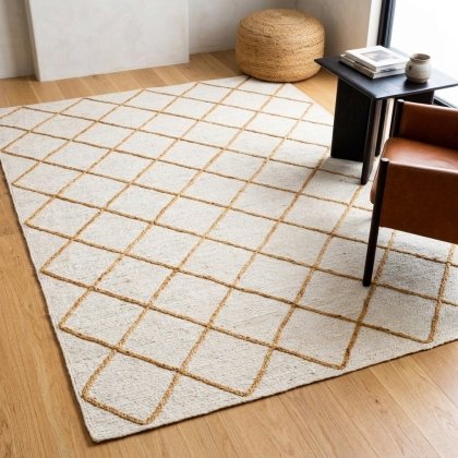 White braide jute rug with textured natural diamond